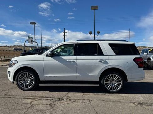 Used 2022 Ford Expedition Platinum image 2