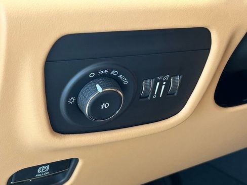 New 2025 Jeep Grand Cherokee Summit image 44