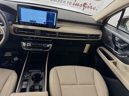 New 2026 Lincoln Corsair Premiere image 24