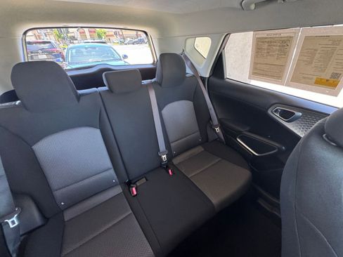 Used 2025 Kia Soul LX w/ LX Technology Package FWD image 35