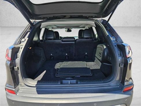 Used 2019 Jeep Cherokee Limited w/ Luxury Group FWD image 6