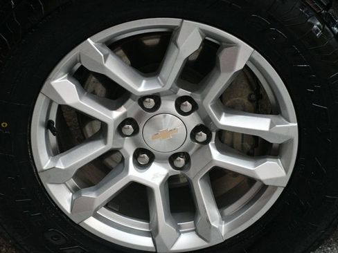 Used 2023 Chevrolet Silverado 1500 LT AWD/4WD image 18