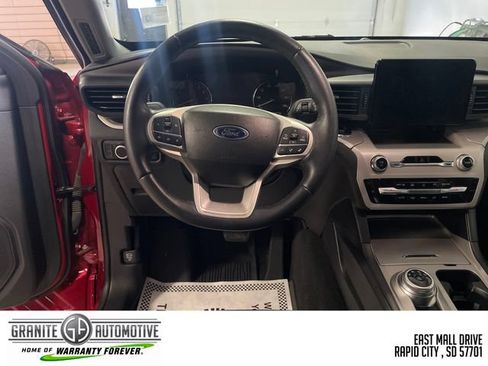 Used 2023 Ford Explorer XLT AWD/4WD image 17