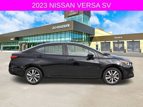 Used 2023 Nissan Versa SV image 4