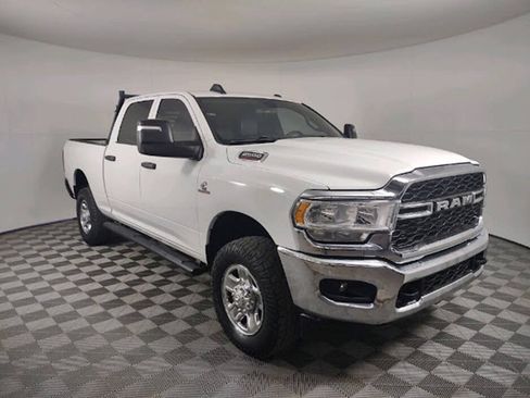 Used 2024 RAM 2500 Tradesman w/ Chrome Appearance Group AWD/4WD image 3