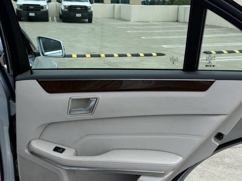 Used 2014 Mercedes-Benz E 350 Sedan image 27