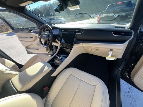 New 2025 Jeep Grand Cherokee L Limited image 33