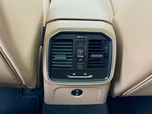 Certified 2025 Porsche Macan image 28