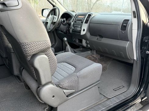 Used 2011 Nissan Frontier SV w/ SV Premium Utility Pkg image 16