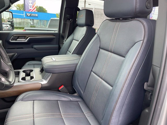 Used 2026 Chevrolet Silverado 2500 High Country w/ Technology Package AWD/4WD image 12