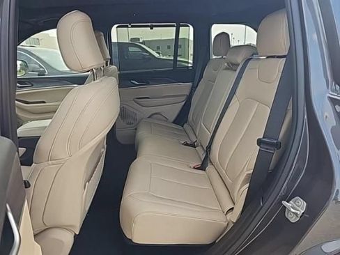 Used 2023 Jeep Grand Cherokee Limited w/ Luxury Tech Group II AWD/4WD image 5