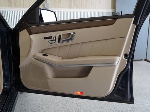 Used 2016 Mercedes-Benz E 350 4dr Sdn E 350 Sport RWD image 33