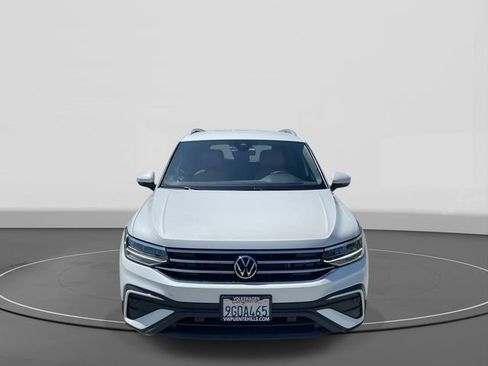 Used 2023 Volkswagen Tiguan SE AWD/4WD image 2