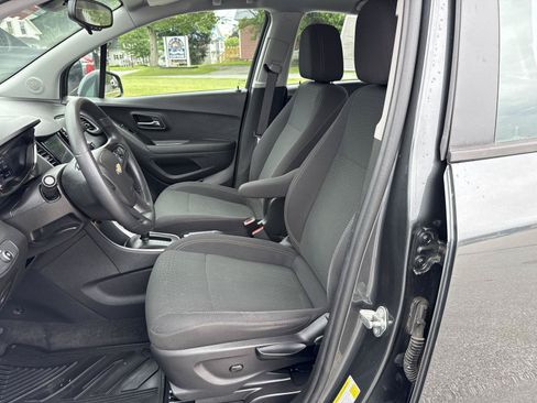 Used 2020 Chevrolet Trax LS AWD/4WD image 11