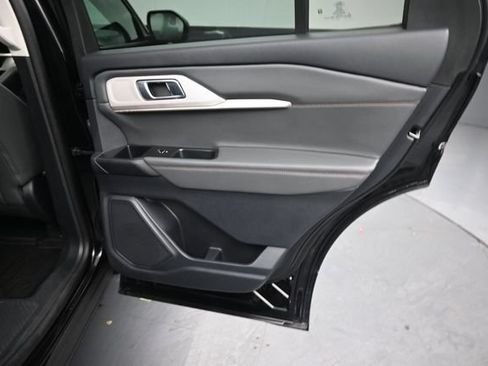 Certified 2025 Ford Explorer Active w/ Active Comfort Package AWD/4WD image 29