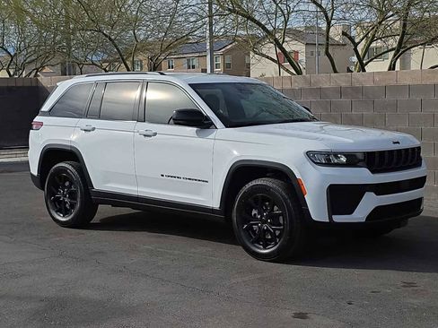 New 2026 Jeep Grand Cherokee Altitude image 3