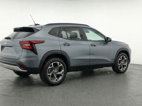 Used 2025 Chevrolet Trax LT w/ LT Convenience Package FWD image 7