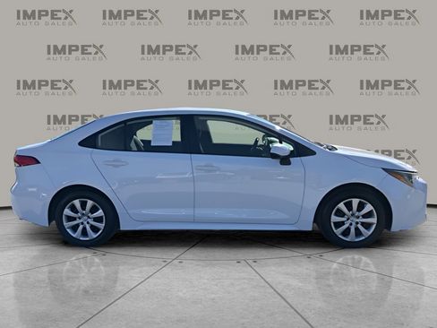 Used 2025 Toyota Corolla LE image 6