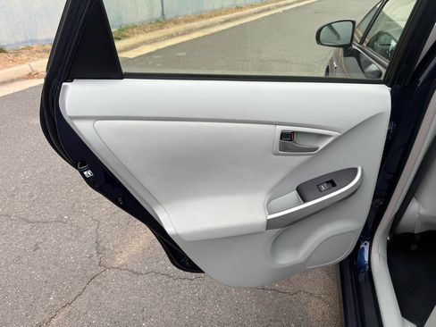 Used 2015 Toyota Prius Three image 17