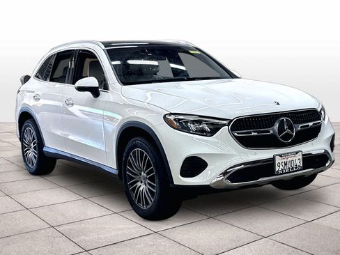 Used 2025 Mercedes-Benz GLC 300 image 2