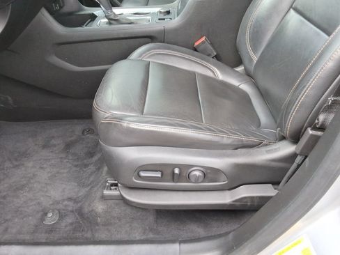 Certified 2020 Chevrolet Traverse LT w/ LT Premium Package FWD image 24