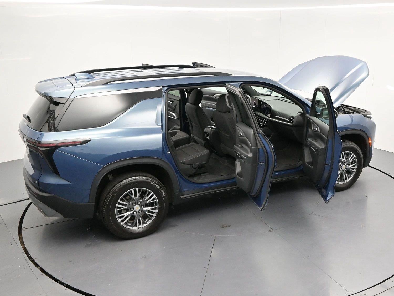 Used 2024 Chevrolet Traverse LT w/ LPO, Floor Liner Package FWD image 37