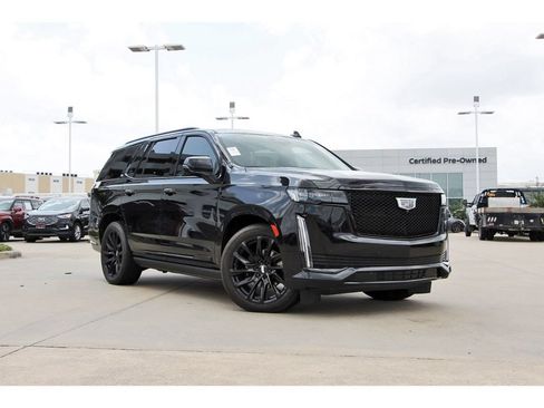 Used 2024 Cadillac Lyriq Sport w/ LPO, Floor Liner Package AWD/4WD image 14