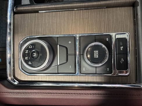 Used 2024 Ford Expedition Limited image 23