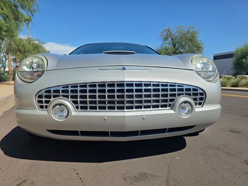 Used 2005 Ford Thunderbird RWD image 9