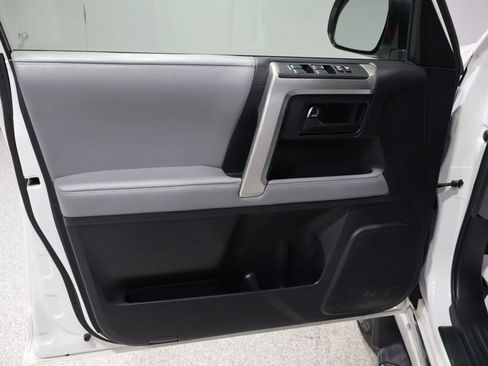 Used 2013 Toyota 4Runner SR5 image 12