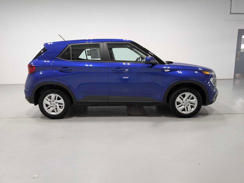 Used 2023 Hyundai Venue SE FWD image 7