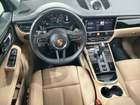 Certified 2026 Porsche Macan AWD/4WD image 17