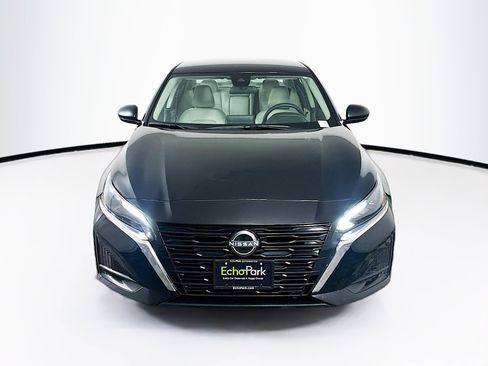 Used 2025 Nissan Altima 2.5 SV image 2