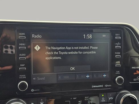 Used 2021 Toyota Highlander LE image 7