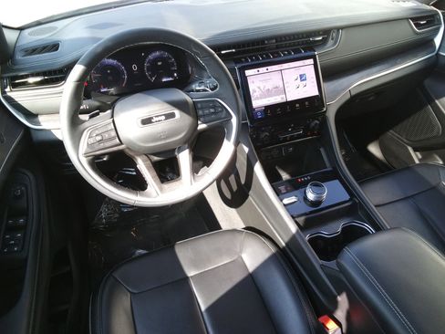 Used 2024 Jeep Grand Cherokee Limited image 14