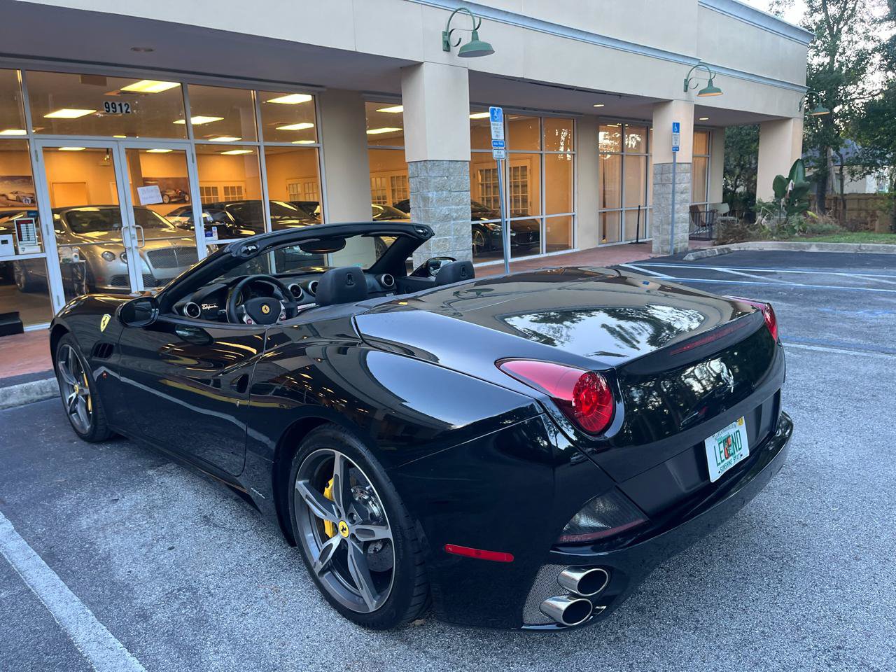 Used 2010 Ferrari California RWD image 8