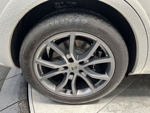 Certified 2025 Porsche Cayenne Turbo AWD/4WD image 14