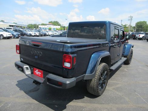 Used 2025 Jeep Gladiator Sport AWD/4WD image 6