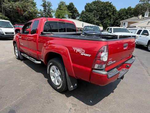 Used 2011 Toyota Tacoma 4x4 Access Cab V6 w/ TRD Sport Pkg image 4