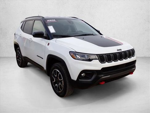 Used 2025 Jeep Compass Trailhawk AWD/4WD image 6