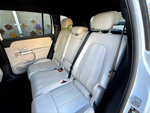 Used 2025 Mercedes-Benz GLB 250 4MATIC image 28