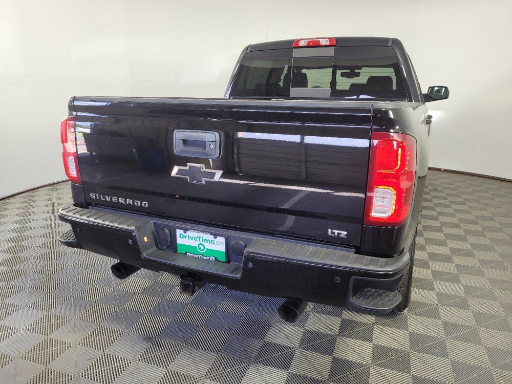 Used 2017 Chevrolet Silverado 1500 LTZ Z71 w/ Midnight Edition AWD/4WD image 7