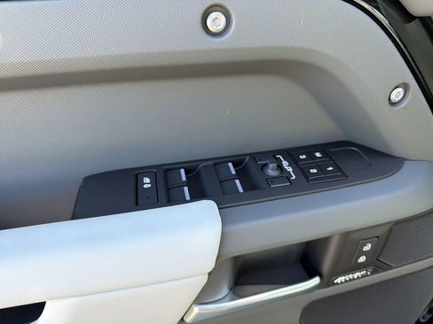 New 2026 Land Rover Defender 110 X-Dynamic SE AWD/4WD image 21