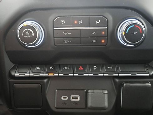 Used 2023 Chevrolet Silverado 1500 Custom image 32