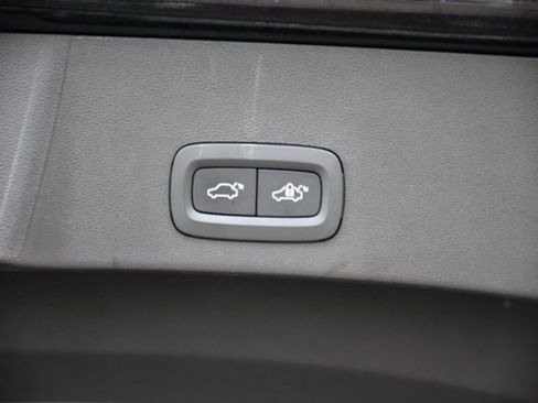 Certified 2025 Volvo XC40 B5 Plus image 26