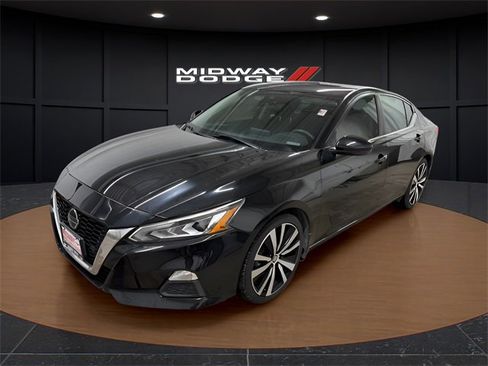 Used 2020 Nissan Altima 2.5 SR w/ Premium Package image 2