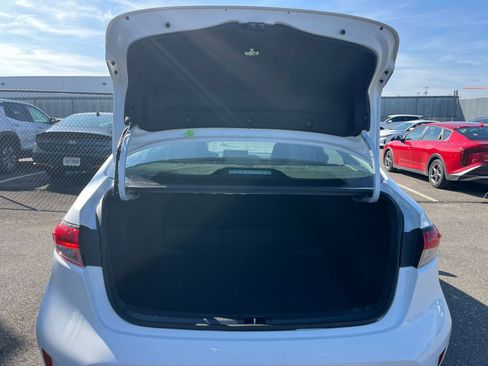 Used 2025 Toyota Corolla LE image 31