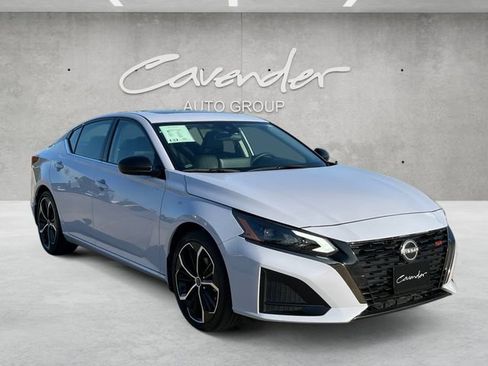 Certified 2024 Nissan Altima 2.5 SR w/ SR Premium Package FWD image 2