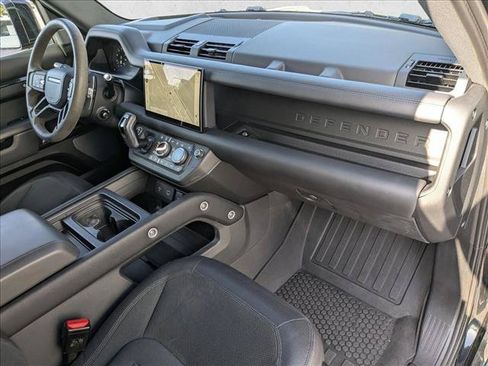 Used 2022 Land Rover Defender 110 V8 AWD/4WD image 24