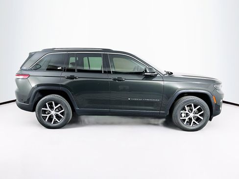 Used 2023 Jeep Grand Cherokee Limited AWD/4WD image 10